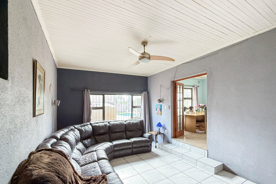 4 Bedroom Property for Sale in Bothasig Western Cape